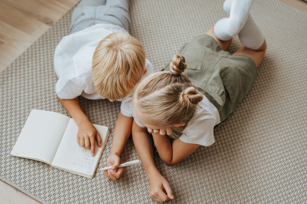 Ръководство за закупуване на килими за деца: мекота, безопасност и стил